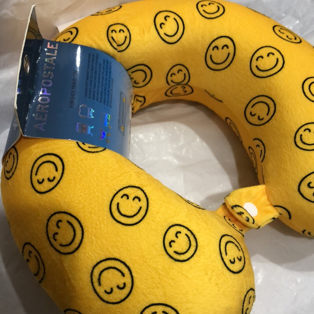 Aeropostale yellow emoji smiley face plush memory foam neck travel pillow new